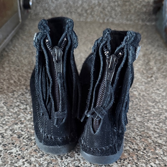 Minnetonka Black Suede Fringe Moccasin Boots with Concho Details - Picture 3 of 4
